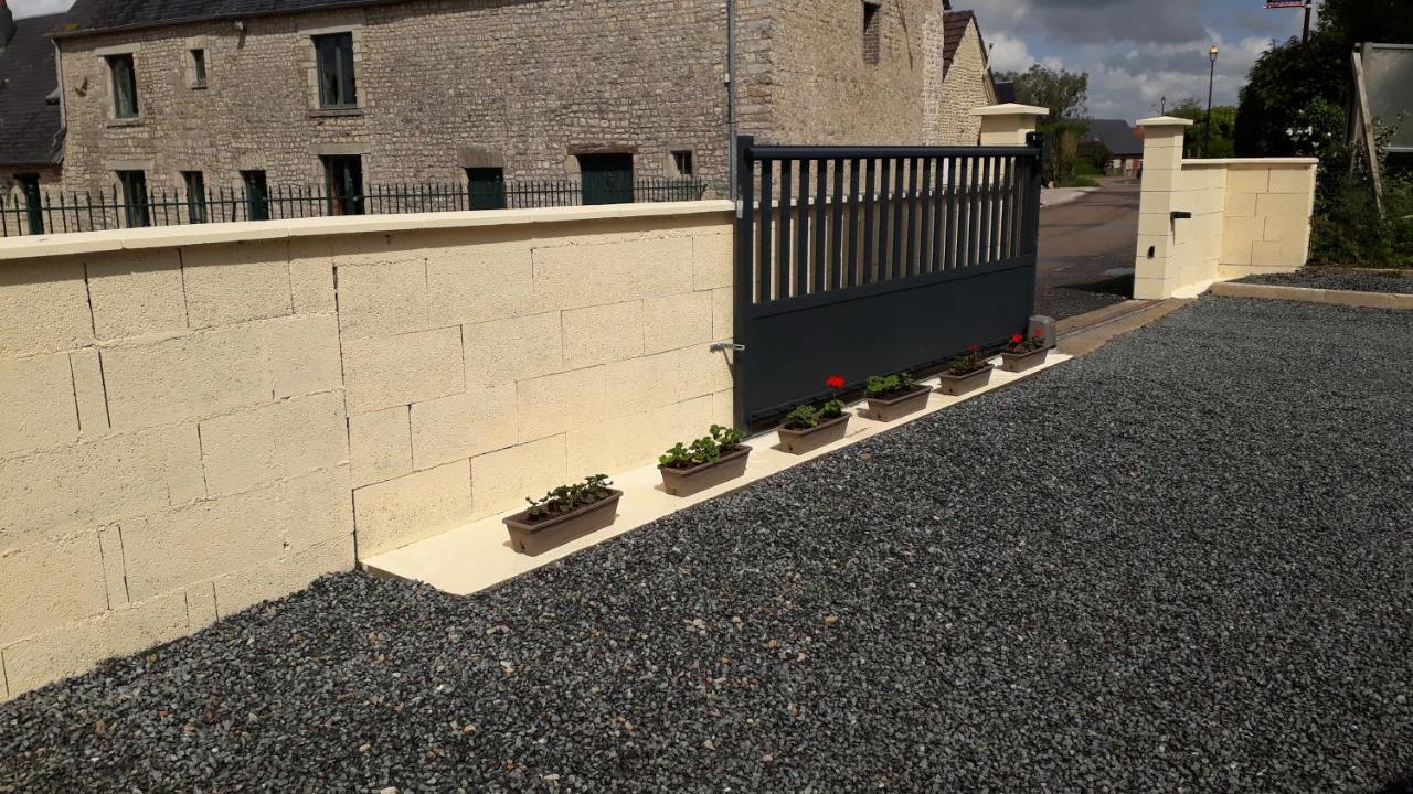 Gite " Le Vieux Noyer" Liesville-sur-Douve Exterior foto